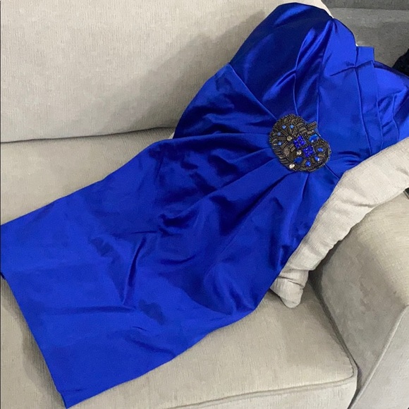 Dress - Picture 7 of 8